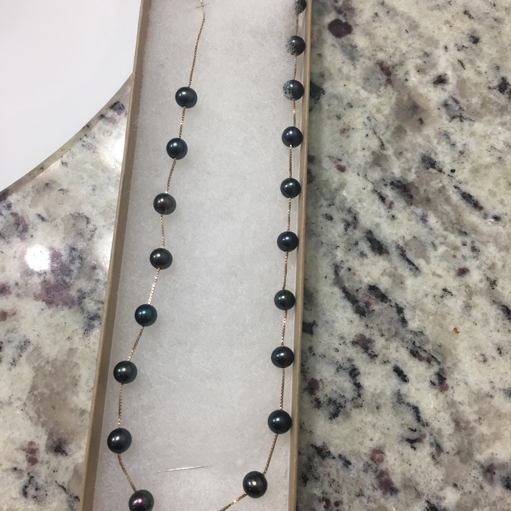 Necklace 10k with 22 irisdecent- hematite 17 long